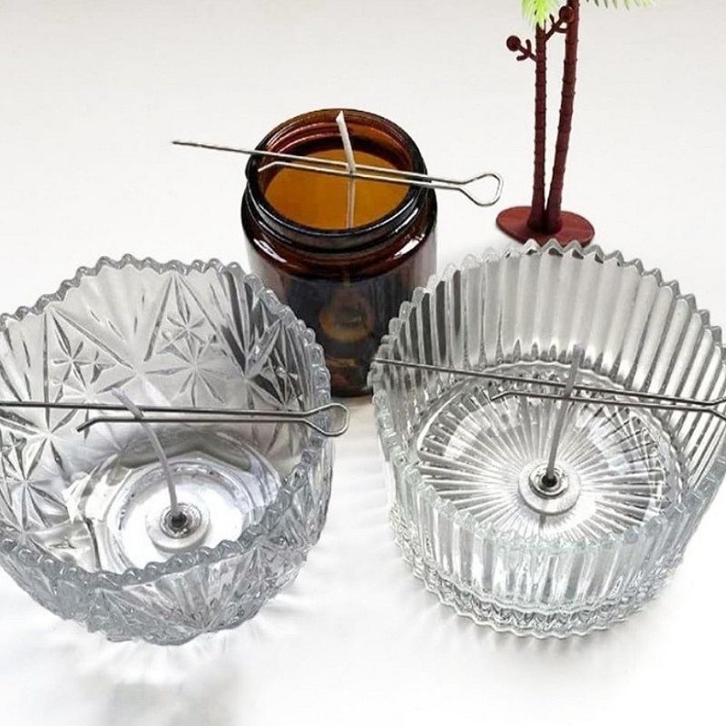 Kovový držák svíčkového knotu - SPONA