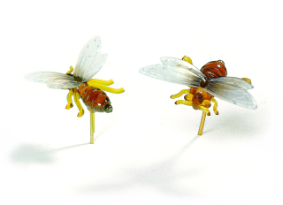 Plastová včelka dekorativní tmavá